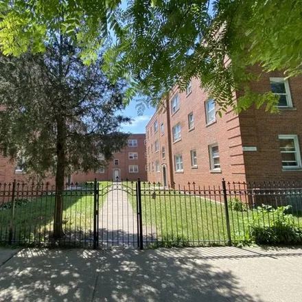 Rent this 3 bed house on 4220-4228 South Michigan Avenue in Chicago, IL 60653