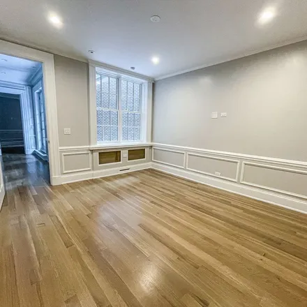 Rent this 5 bed apartment on 2704 North Lakeview Avenue in Chicago, IL 60614