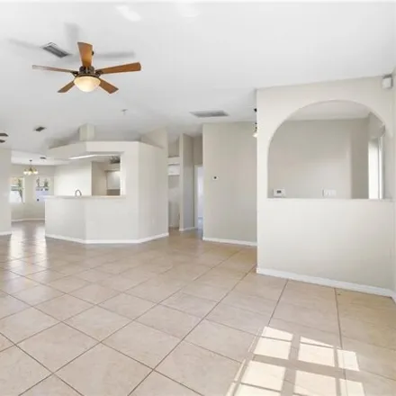 Image 2 - 121 Southeast 2nd Place, Cape Coral, FL 33990, USA - House for sale