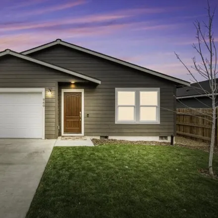 Buy this 4 bed house on 960 SE Maliah Ave in Madras, Oregon