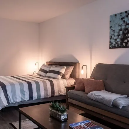 Rent this studio apartment on Chicago