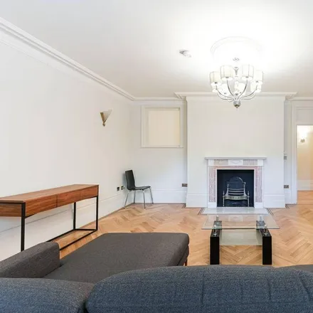 Rent this 4 bed apartment on Carlisle Mansions in 1-35 Carlisle Place, London