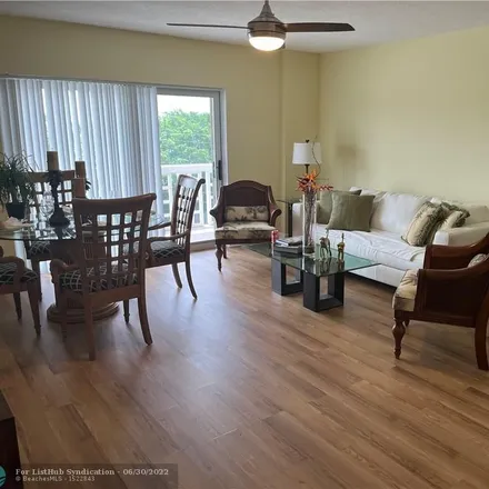 Buy this 1 bed condo on 1831 Northeast 38th Street in Oakland Park, FL 33308