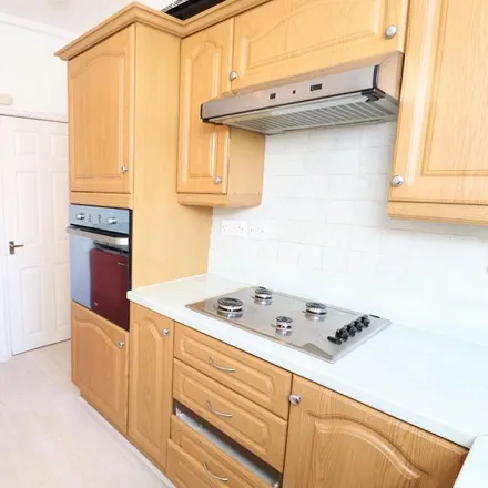 Image 5 - Rossefield Drive, Pudsey, LS13 3SF, United Kingdom - House for rent