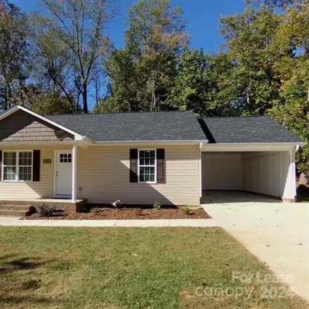 Rent this 3 bed house on 567 Hoyle Street in Lincolnton, NC 28092