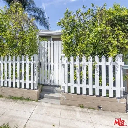 Rent this 2 bed house on Alley n/o Alameda Avenue in Burbank, CA 91522