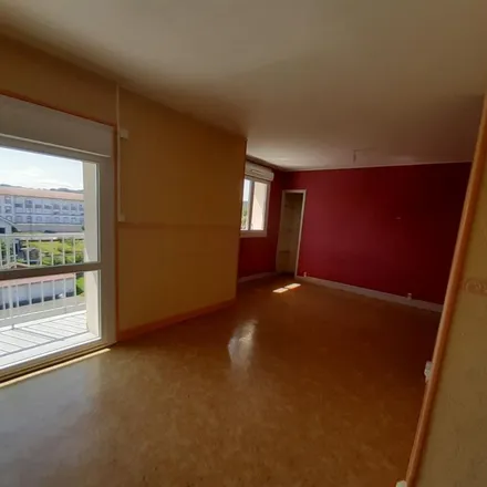 Rent this 4 bed apartment on 8 Rue des Blocs des Polognes in 70400 Héricourt, France