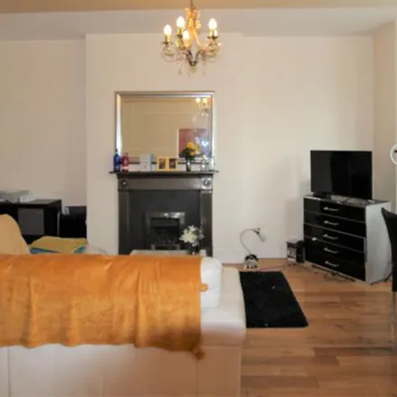 Image 8 - Shaftesbury Grove, Newcastle upon Tyne, NE6 5JB, United Kingdom - Apartment for rent