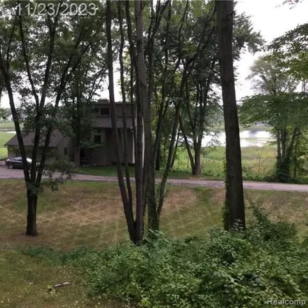 Rent this 4 bed house on 2920 Weidemann Drive in Oakland County, MI 48348