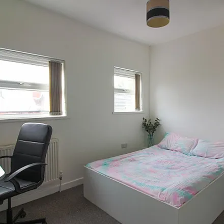 Image 5 - 97-129 Abbeydale Road, Sheffield, S7 1FE, United Kingdom - Apartment for rent