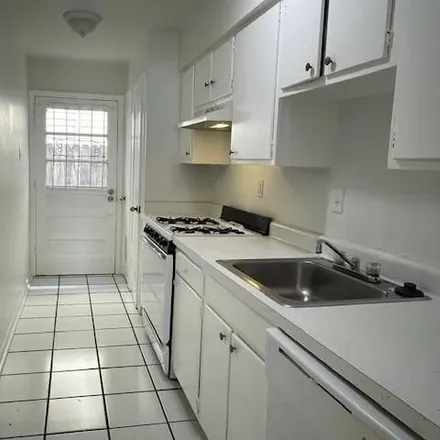 Image 7 - 1447 Saint Mary Street, New Orleans, LA 70130, USA - Apartment for rent