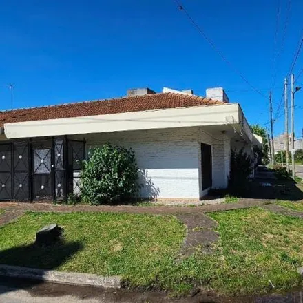 Buy this 3 bed house on Luisa Bertana 3452 in Quilmes Oeste, 1886 Quilmes