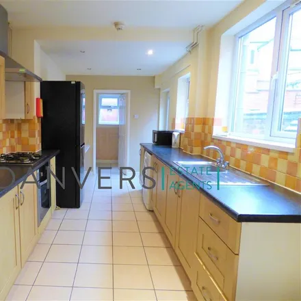 Rent this 5 bed townhouse on 18 Briton Street in Leicester, LE3 0AA
