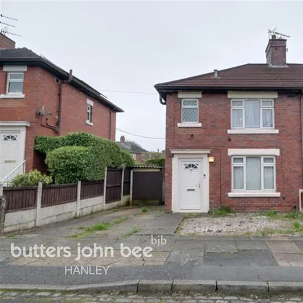 Rent this 3 bed duplex on Brownfield Road in Longton, ST3 6BQ
