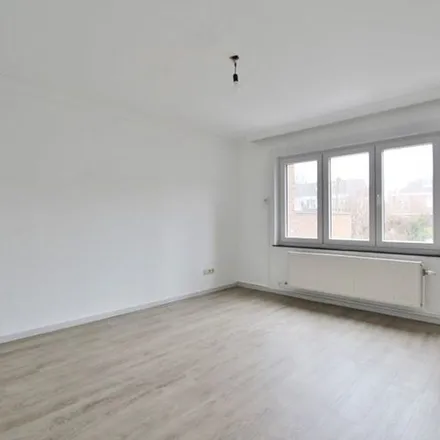 Rent this 3 bed apartment on Abtenstraat 13 in 3800 Sint-Truiden, Belgium