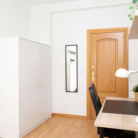 Rent this 4 bed apartment on Avenida de Valencia in 48, 50005 Zaragoza
