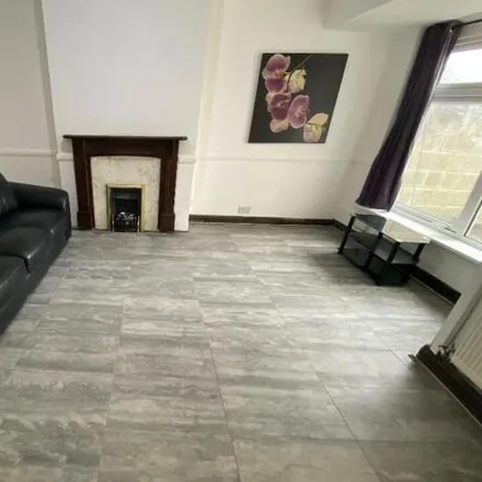 Rent this 4 bed townhouse on Corporation Road in Cardiff, CF11 7AF