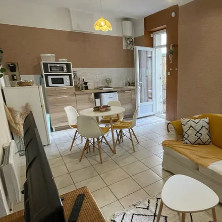 Rent this 1 bed townhouse on 13006 Marseille