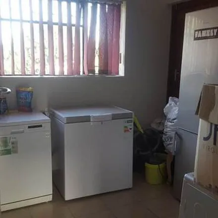 Image 2 - Stella Londt Drive, Nelson Mandela Bay Ward 9, Gqeberha, 6055, South Africa - Apartment for rent