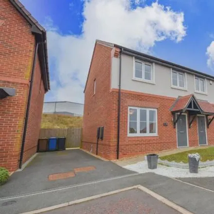 Buy this 3 bed duplex on unnamed road in Tunstall, ST6 5GE