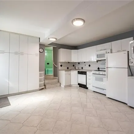 Image 6 - 1532 Robertson Place, New York, NY 10465, USA - House for sale