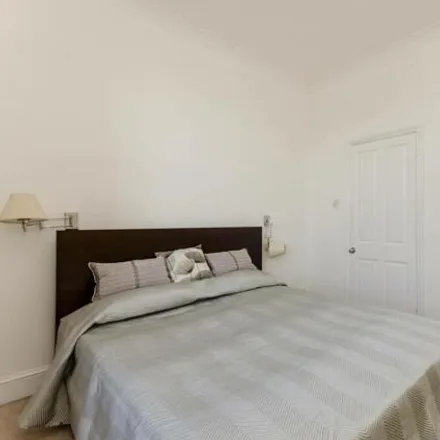 Image 6 - 10 Coleherne Mews, London, SW10 9AN, United Kingdom - Apartment for rent