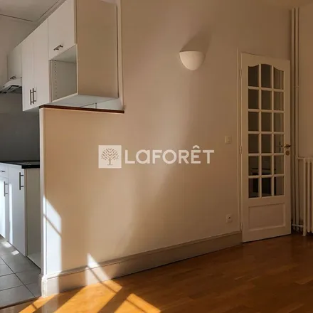 Image 1 - 90 Avenue Daumesnil, 75012 Paris, France - Apartment for rent