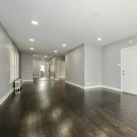 Image 5 - 4613 North Kedvale Avenue, Chicago, IL 60630, USA - House for sale