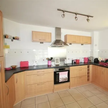 Rent this 2 bed room on The Piazza in Cardiff, CF11 7JR