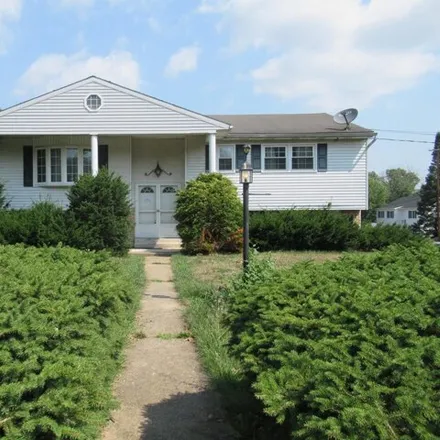 Buy this 3 bed house on 5 Cumberland Dr in Carlisle, Pennsylvania