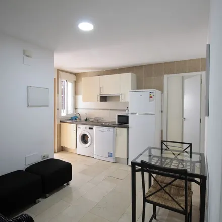Image 9 - Calle de Antonio Zamora, 48, 28011 Madrid, Spain - Apartment for rent