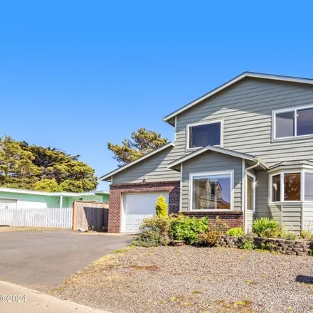 Image 2 - 537 Sw Smith Ct, Newport, Oregon, 97365 - House for sale