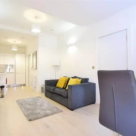 Rent this 1 bed apartment on 179 King's Road in Reading, RG1 4EQ