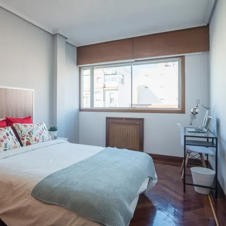 Rent this 6 bed room on Madrid in Avenida de Menéndez Pelayo, 95