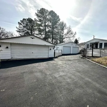 Image 2 - 875 Bramlet Street, Saline City, Eldorado, IL 62930, USA - Apartment for sale