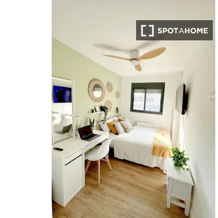 Rent this 5 bed room on Madrid in Calle del Golfo de Salónica, 26