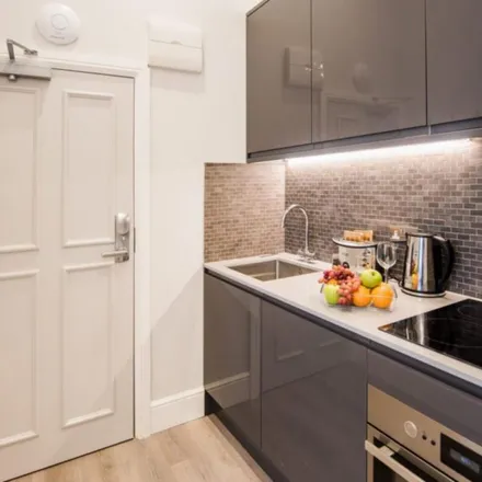 Rent this 1 bed apartment on 27 Linden Gardens in London, W2 4HF