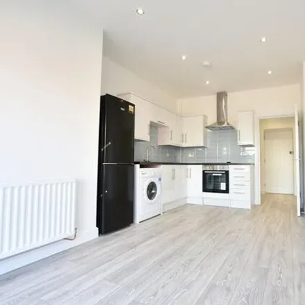 Rent this 1 bed apartment on Farley Hill in Luton, LU1 5HQ