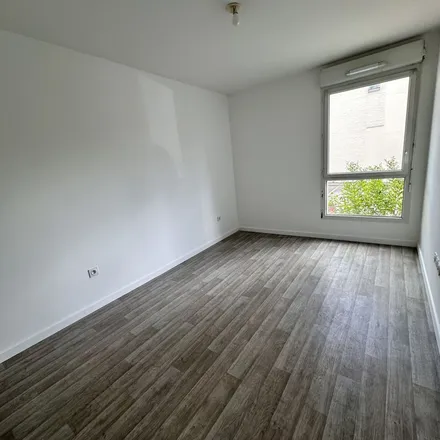 Rent this 2 bed apartment on 28 Rue Jacques Prévert in 77350 Le Mée-sur-Seine, France