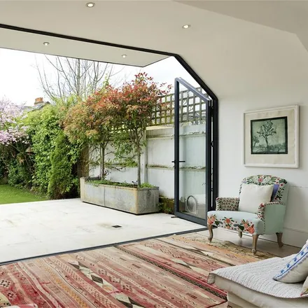 Rent this 5 bed house on Thornton Avenue in London, W4 1QN