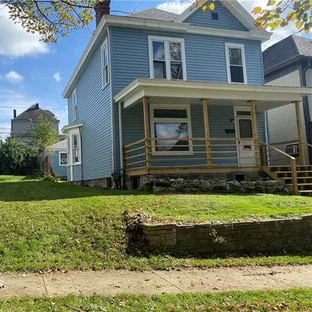 Buy this 3 bed house on 424 Vine Street in East Liverpool, OH 43920