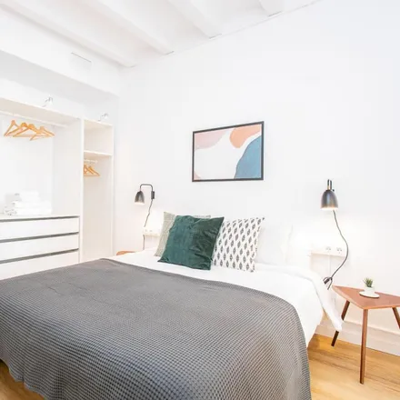 Rent this 3 bed room on Carrer del Poeta Cabanyes in 08001 Barcelona, Spain