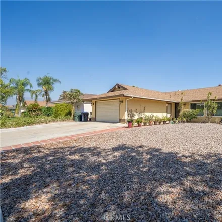 Image 2 - 255 South Lassen Avenue, San Bernardino, CA 92410, USA - House for sale