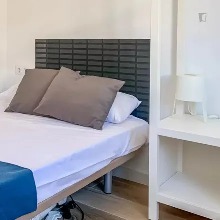 Rent this 5 bed room on Carrer de l'Antiga Travessera in 21, 08906 l'Hospitalet de Llobregat