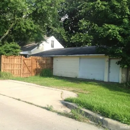 Buy this 3 bed house on 186 Lakewood Drive in Mishawaka, IN 46545