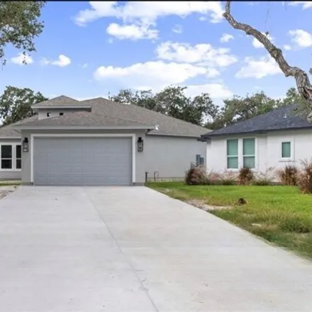 Buy this 4 bed house on 307 Champions Drive in Rockport, TX 78382