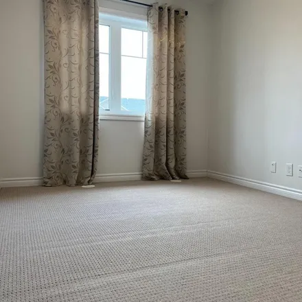 Image 1 - 34 Tabaret Crescent, Oshawa, ON L1L 0R1, Canada - Apartment for rent