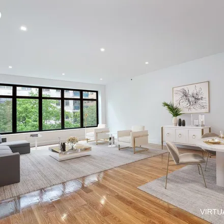 Image 1 - 223 East 80th Street, New York, NY 10028, USA - Townhouse for rent