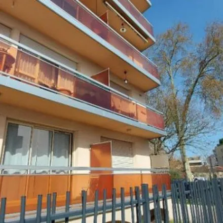 Rent this 2 bed apartment on Place Gambetta in 33110 Le Bouscat, France