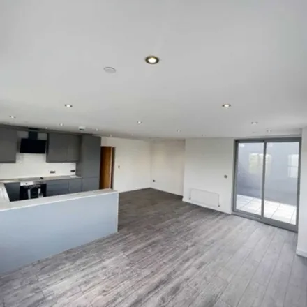 Image 8 - 110 Hermit Road, London, E16 4LF, United Kingdom - Apartment for rent